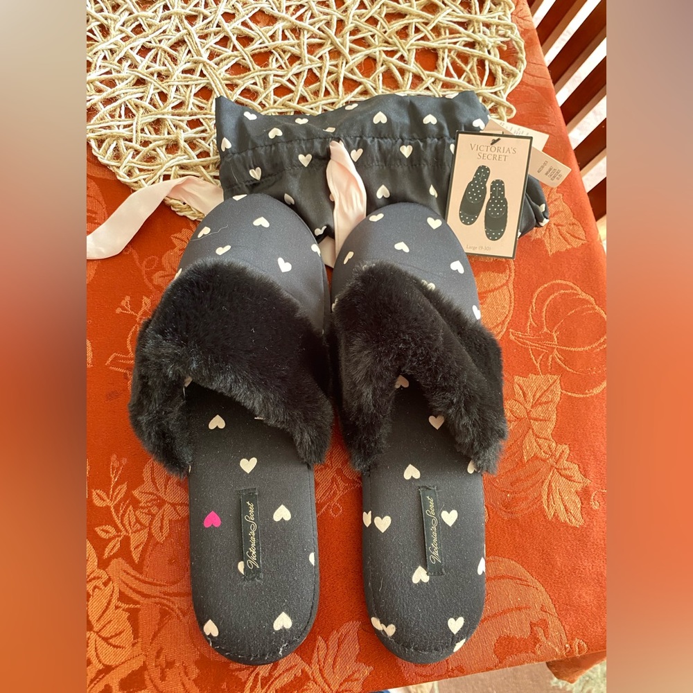 NEW Victoria’s Secret slippers (W 9/10) w/ bag